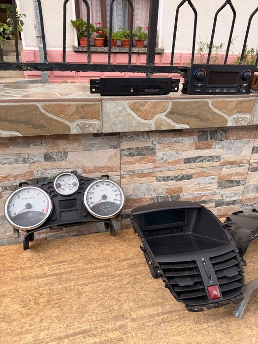 Части за Пежо 207 1.6 hdi 90 коня 2006 година