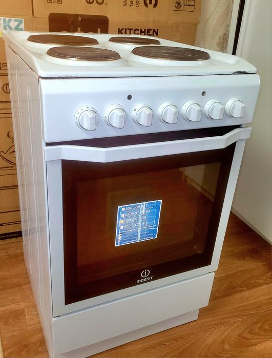 Продается электро плита INDESIT 4-х конфорочная