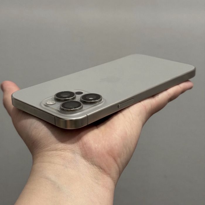 IPhone 15 Pro продается