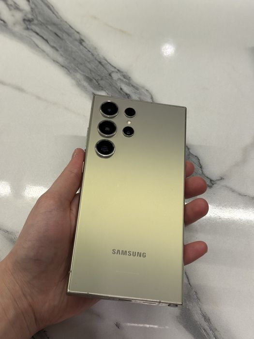 Продаю Samsung S24 Ultra (256 gb]