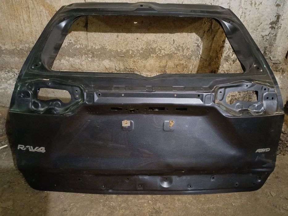 Дверь тайота Rav 4