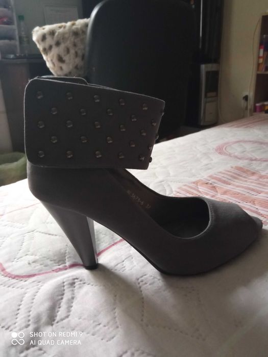 Обувки с висок ток