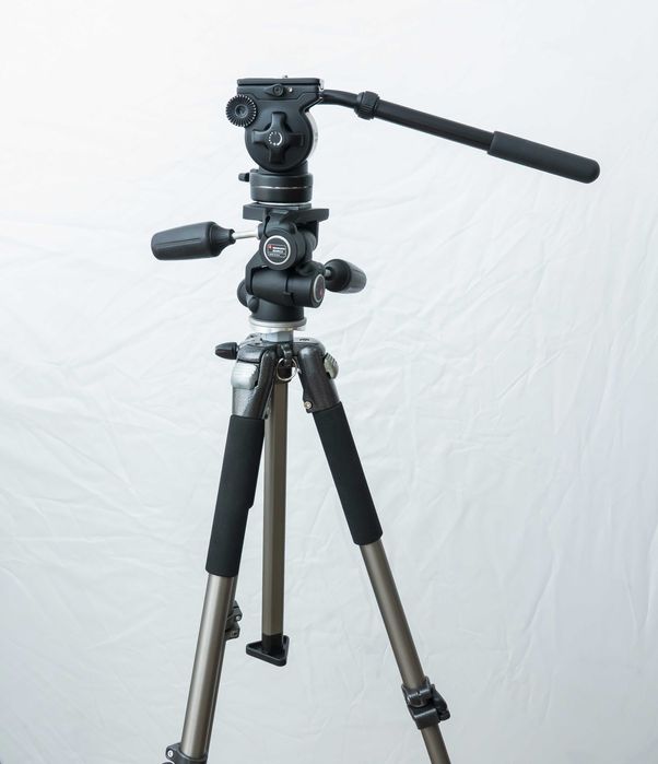 Camera video 4k Sony FDR-AX100E + trepied