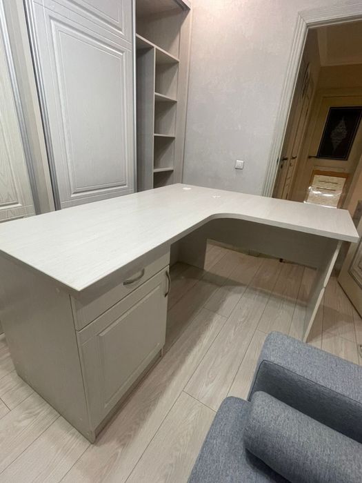 письменный стол угловой