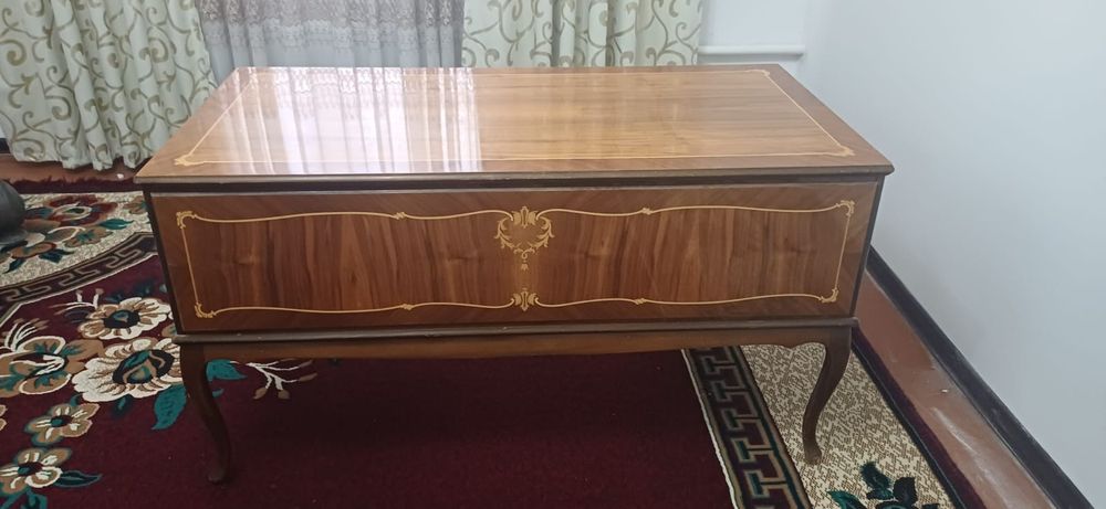 Венгерский антикварный письменный стол