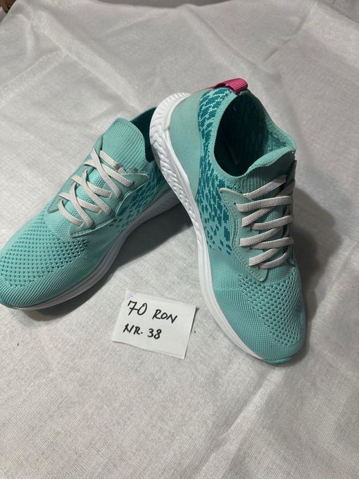 Adidași femei foarte usori