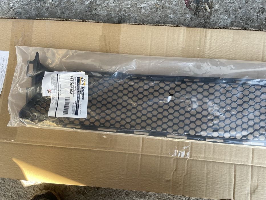 Решетка предна AMG броня Mercedes C class W204