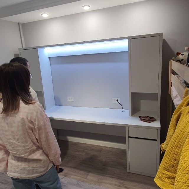 кухонная мебель и универсальный стол для работы и учебы