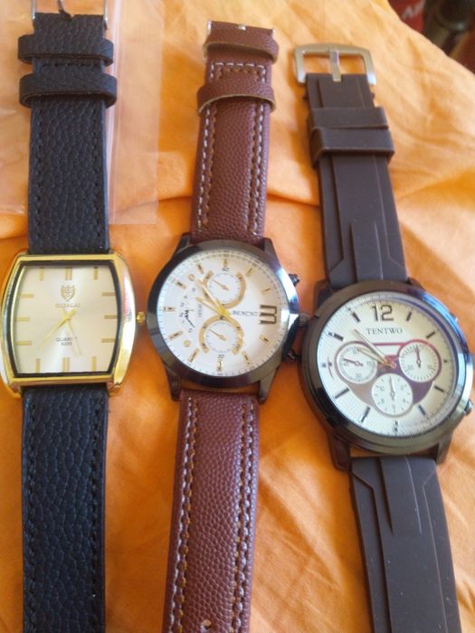 Лот нови часовници.
