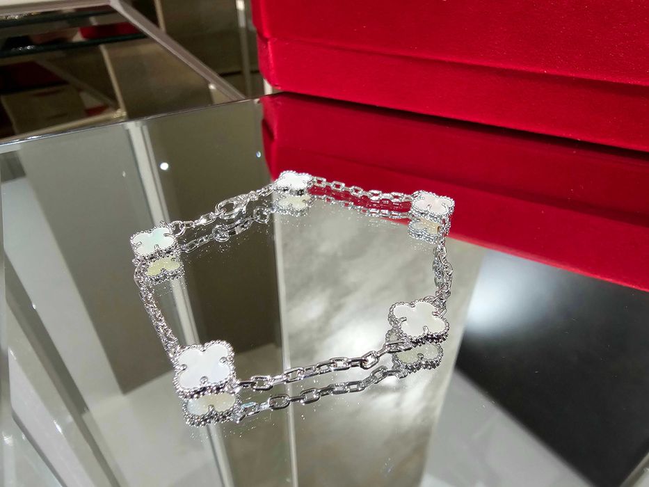 Van Cleef & Arpels VCA Silver Mother 5 Sweet Alhambra Дамска Гривна