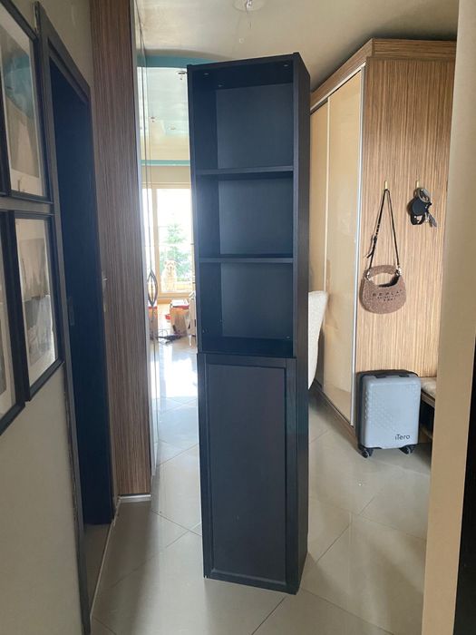 Черен шкаф с рафтове