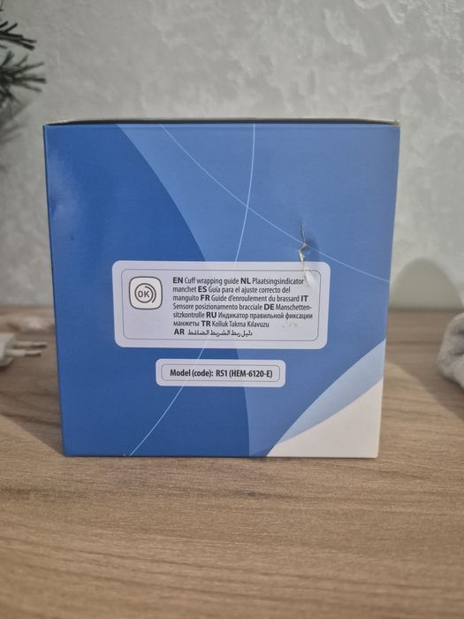 Тонометр Omron на запястье RS1