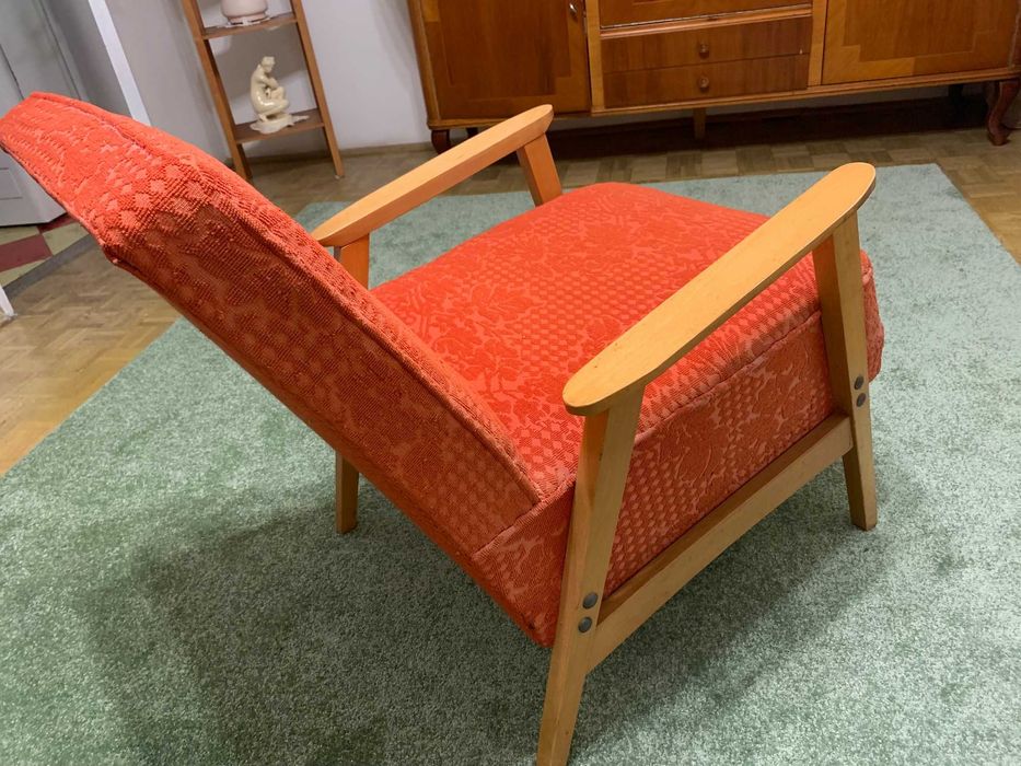 fotoliu tapitat rosu