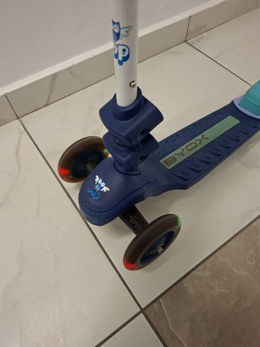 Trotineta BYOX 3 roti de silicon cu led si scaun