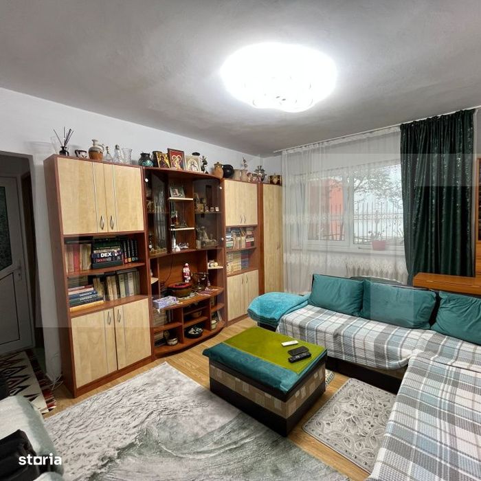 Apartament de 2 camere, parter,  zona Primaverii