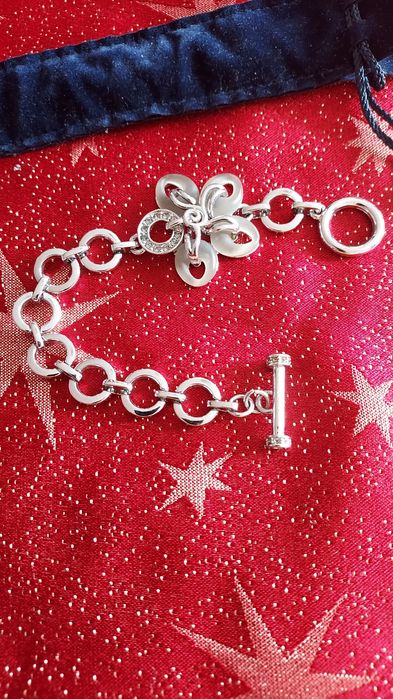 Гривна с камъчета на сваровски.