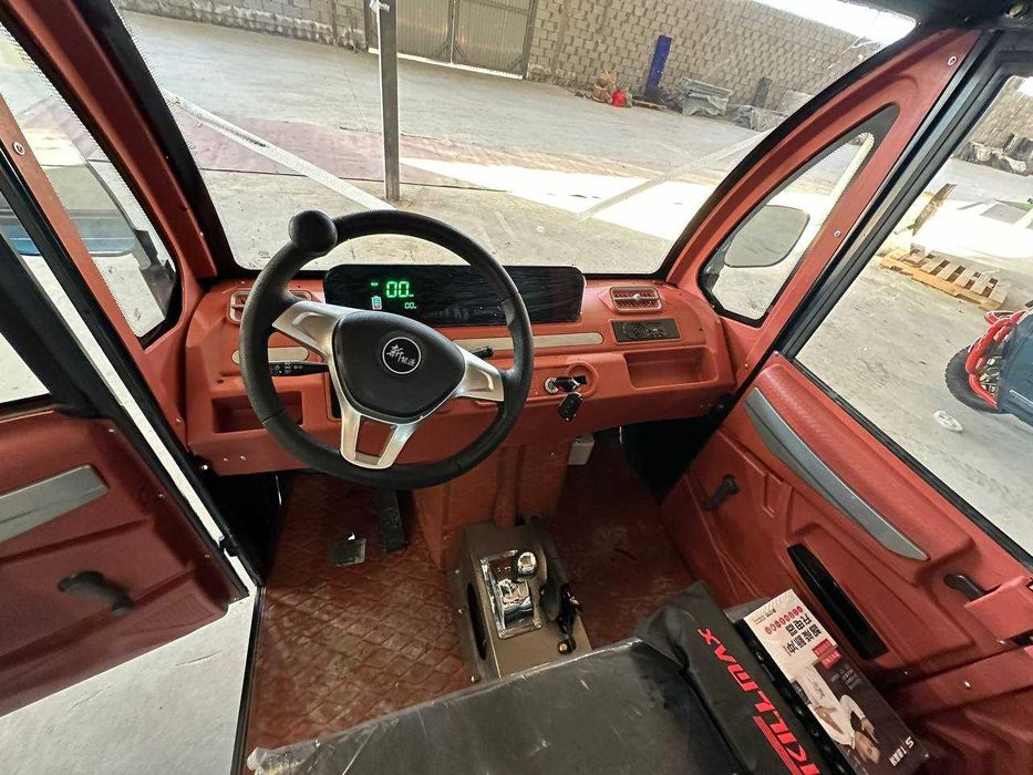 С кабиной трицикл ,2000 ват