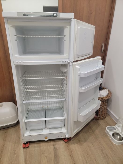 Холодильник б/у продам