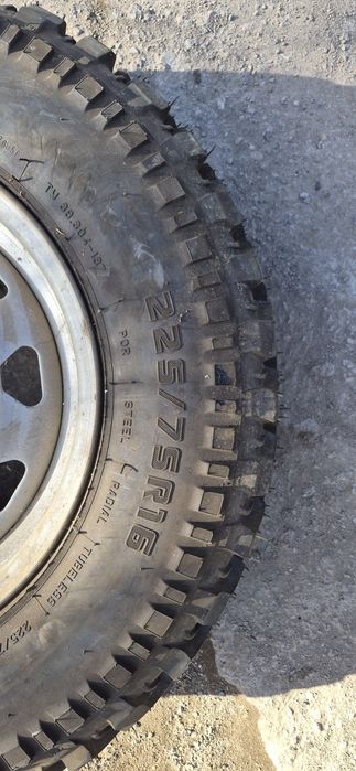 Продам шины на УАЗ 225/75/16