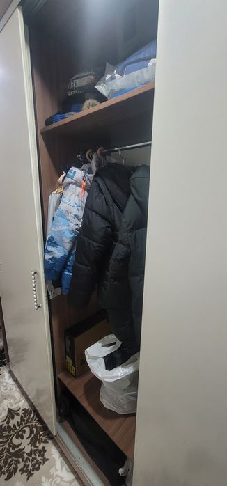 Продаеться Шкаф в прихожую