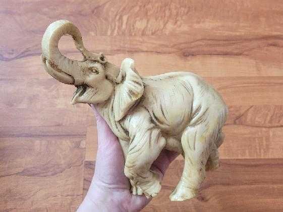 Масивна фигура слон