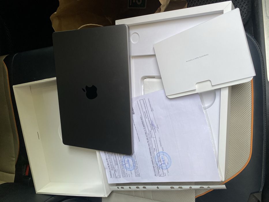 Macbok yengi 14 karobka dakumenti bor ishlatilmagan umiman