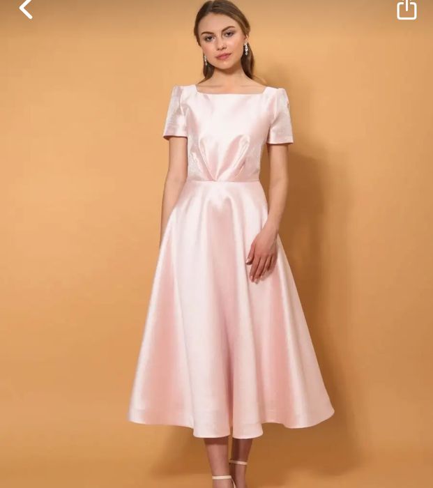 Платье нежно розовое