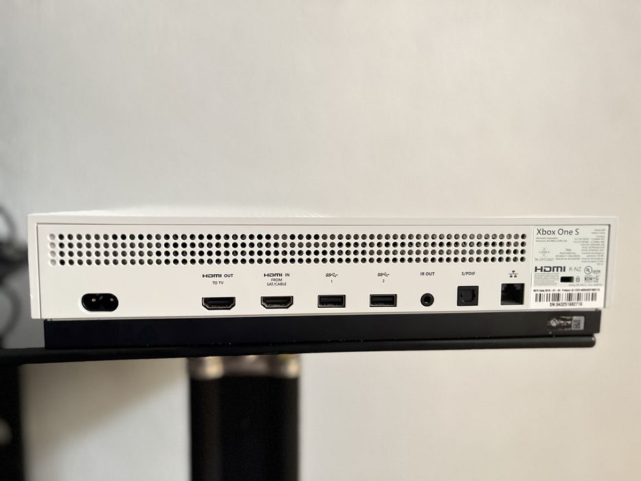 Xbox one s 1 TB 8 игры
