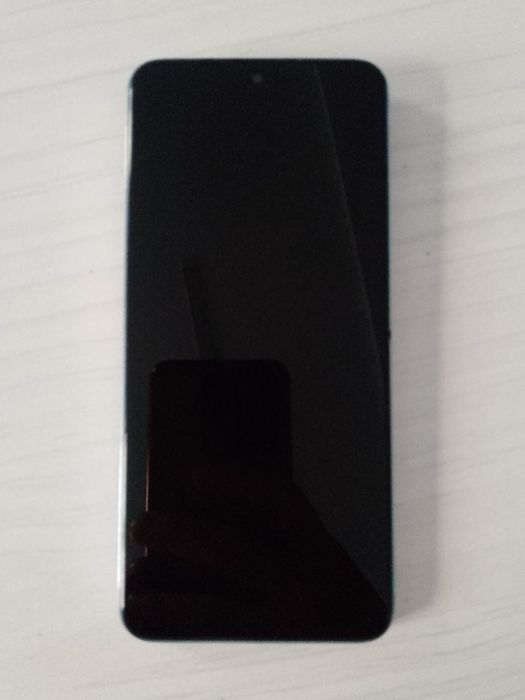 Honor x8a ideal 6 oy ishlatilgan qotmaydi.yili 2024.Kamera 100mp 128gb