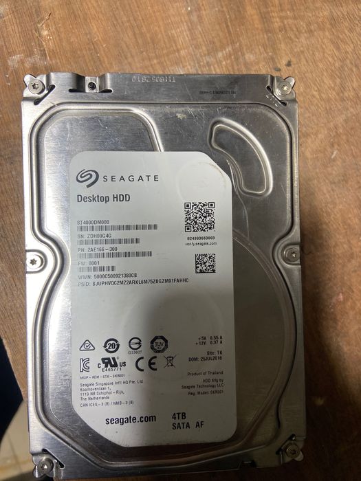 Жосткий диск seagate desktop HDD 4тб
