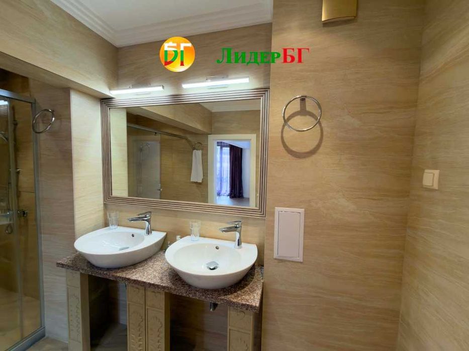 Тристаен апартамент с гледка към басейна в Аргищ Партез