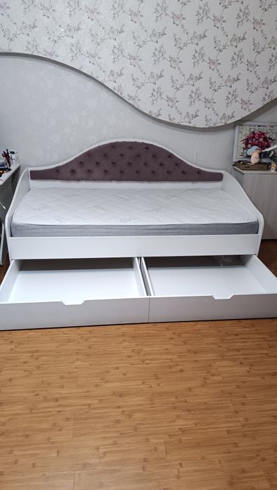 Кровать с матрасом