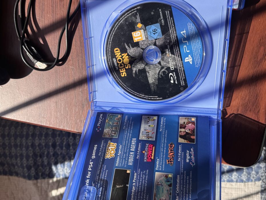 Продавам PlayStation 4 плюс