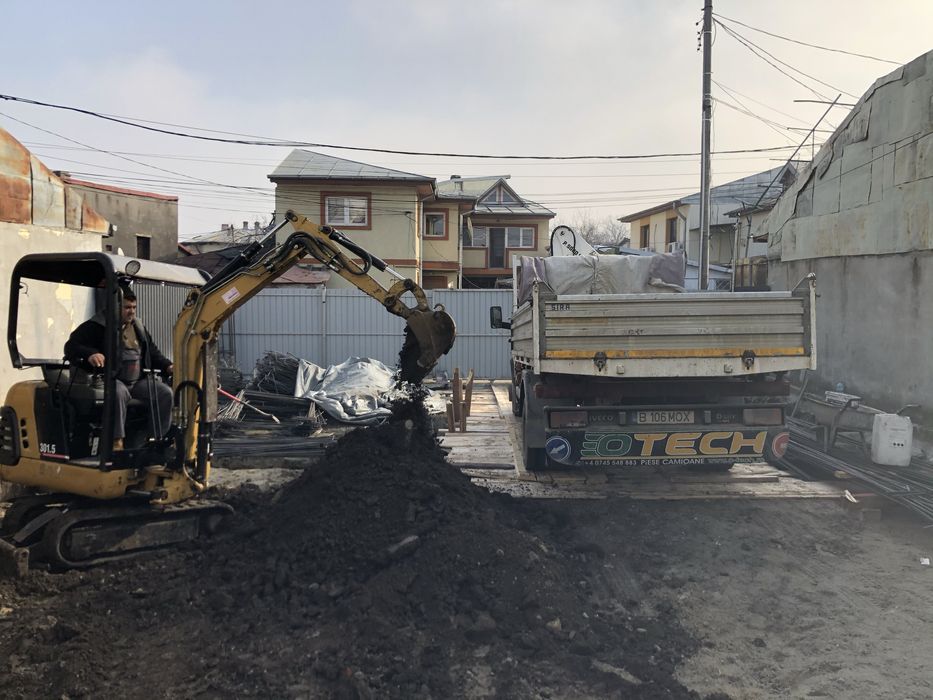 Inchiriez Miniexcavator/Bobcat