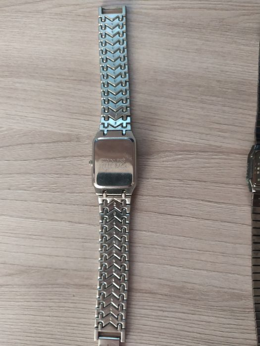 Продам наручные часы.