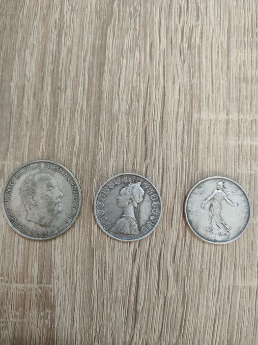 Vand 3 monede de argint