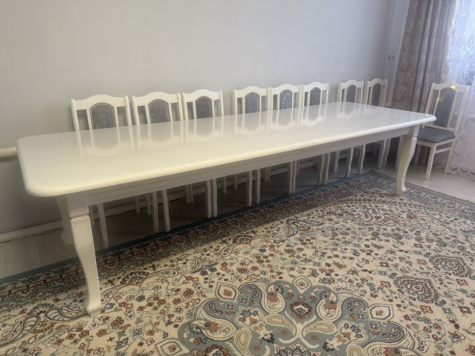 Продам белый  стол