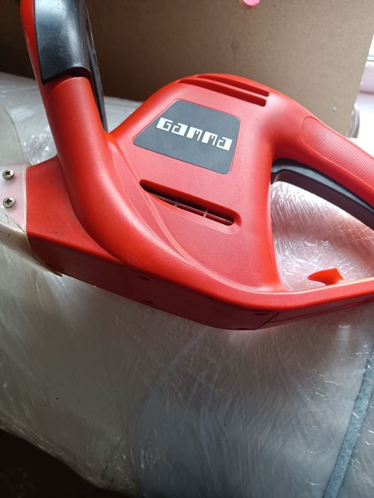 Тример за жива плет