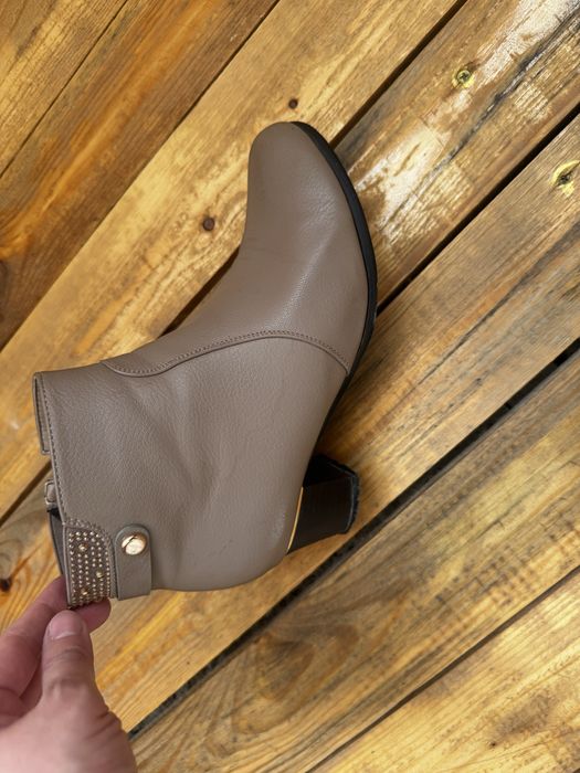 Продам б/у ботинки