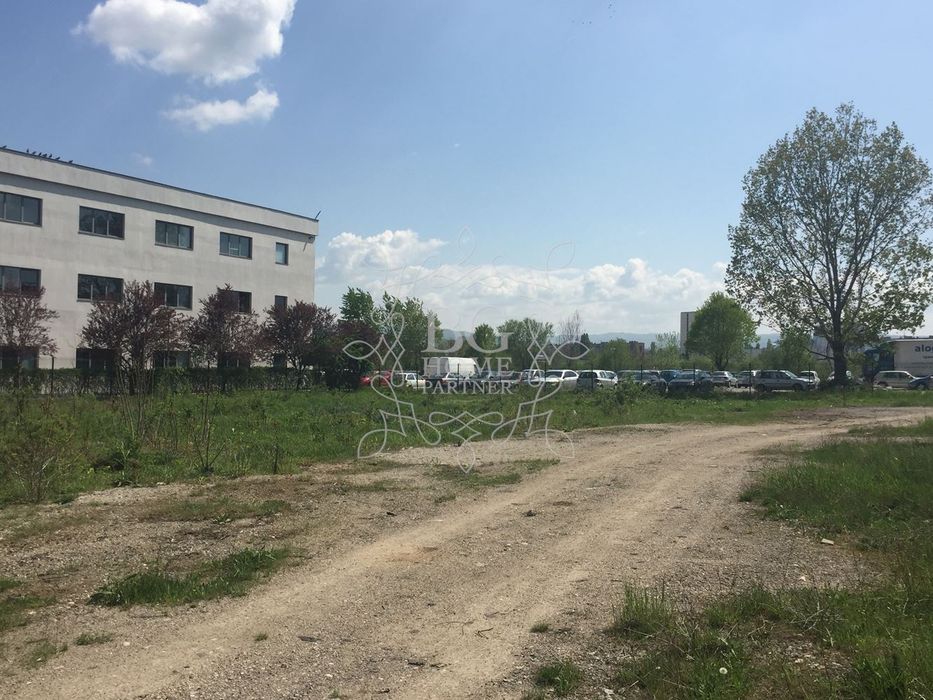 Два парцела до летище София - 7 600 кв.м.