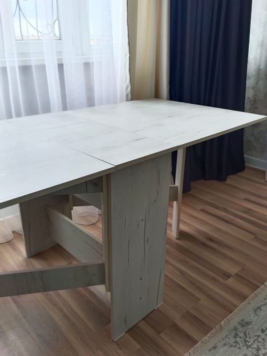 Продам стол книжка