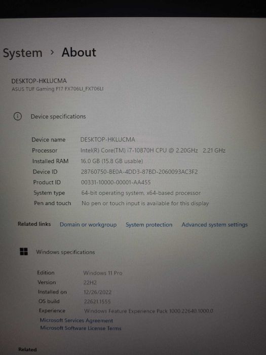 Vând laptop cu accesorii