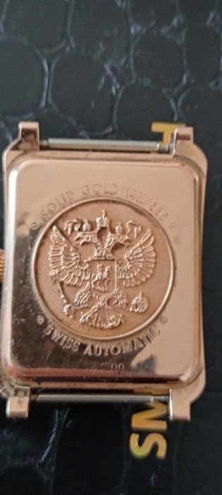 Продам шверцарские золотые чясы,585 пробы