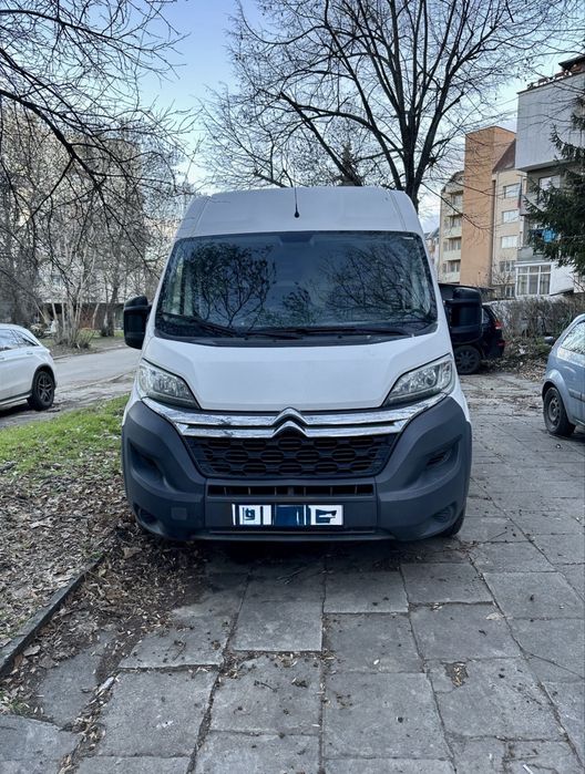 Товарен бус под наем с шофьор