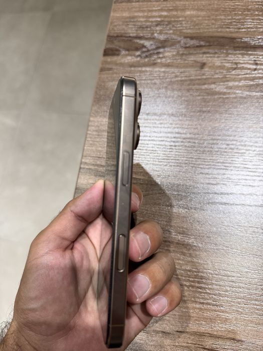 Iphone 16 pro desert