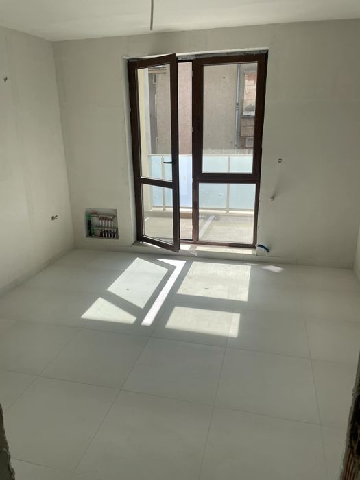 Продава се Тристаен апартамент в Казанлък - 101 кв.м за 1414 €/кв.м - Снимка #2