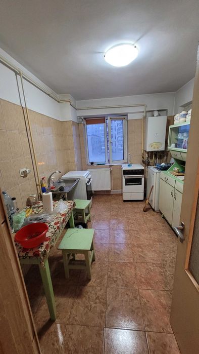 Vand apartament 3 camere decomandat zona centrala Alexandria