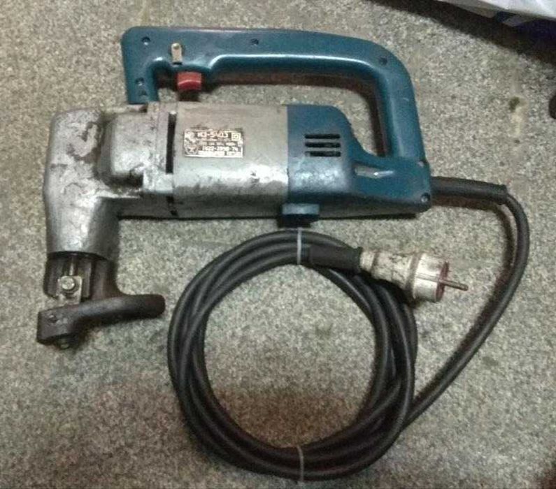 Меняю ноутбук acer emashines полностью рабочий windows 7