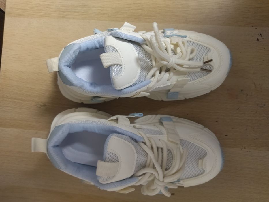 Продам новые кроссовки.