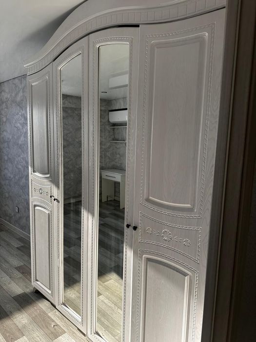 Белый шкаф, деревянный,